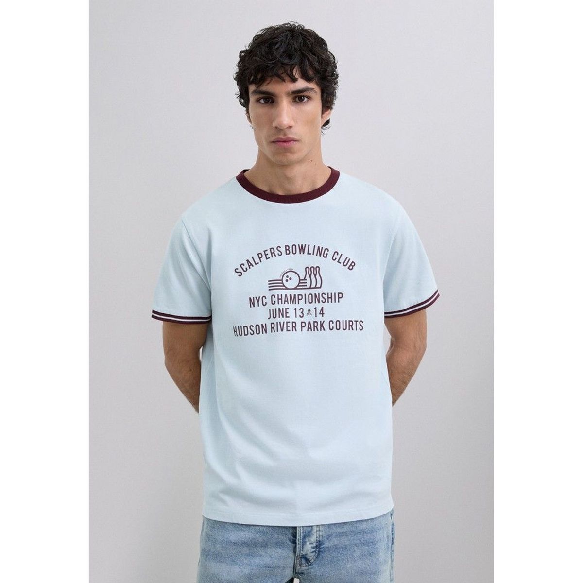 SCALPERS - Polera Print Contraste