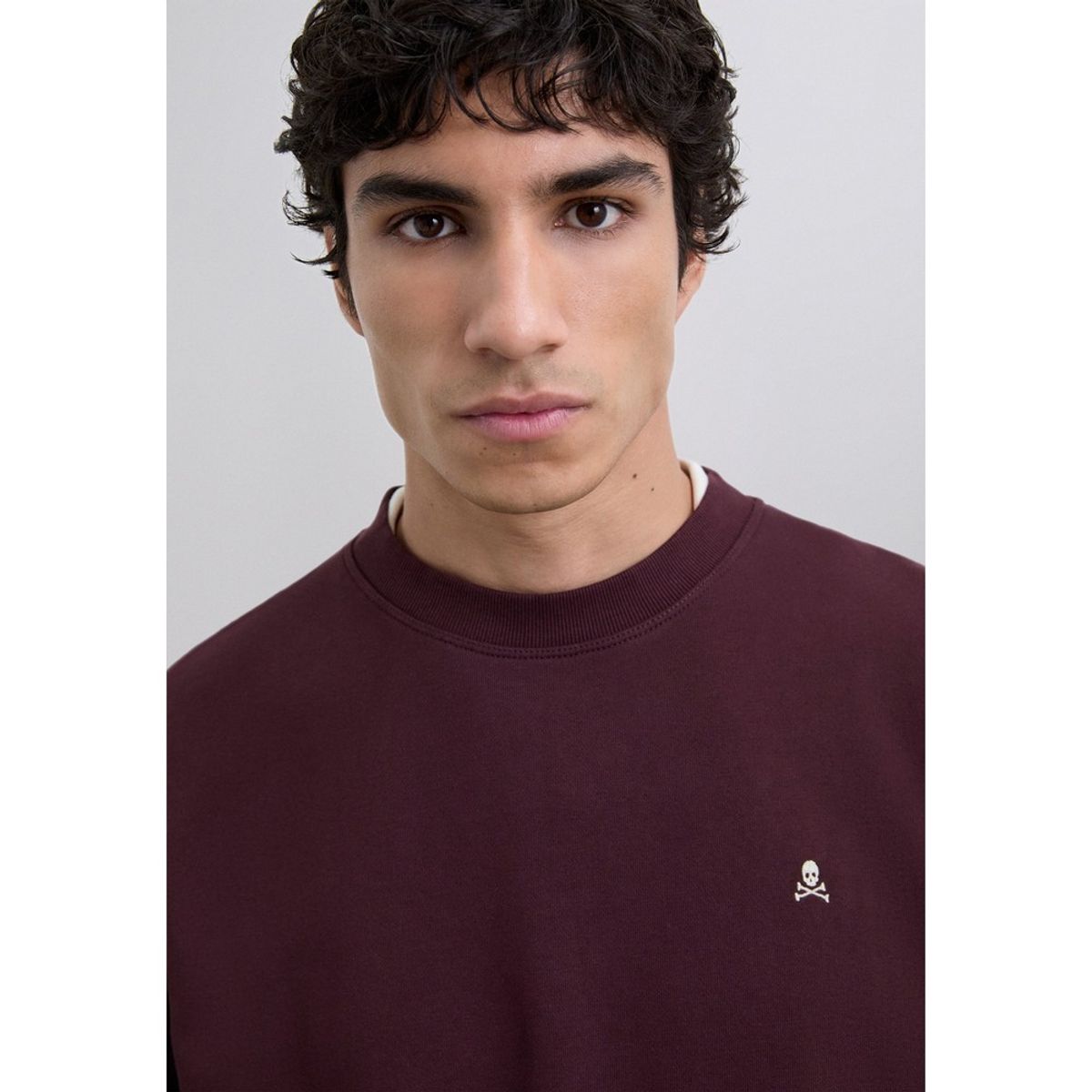 SCALPERS - Polerón Bordada Contraste Algodón