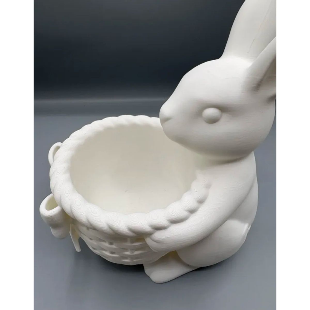 GENERICO - Figura decorativa  conejito de pascua con cesta con lazo