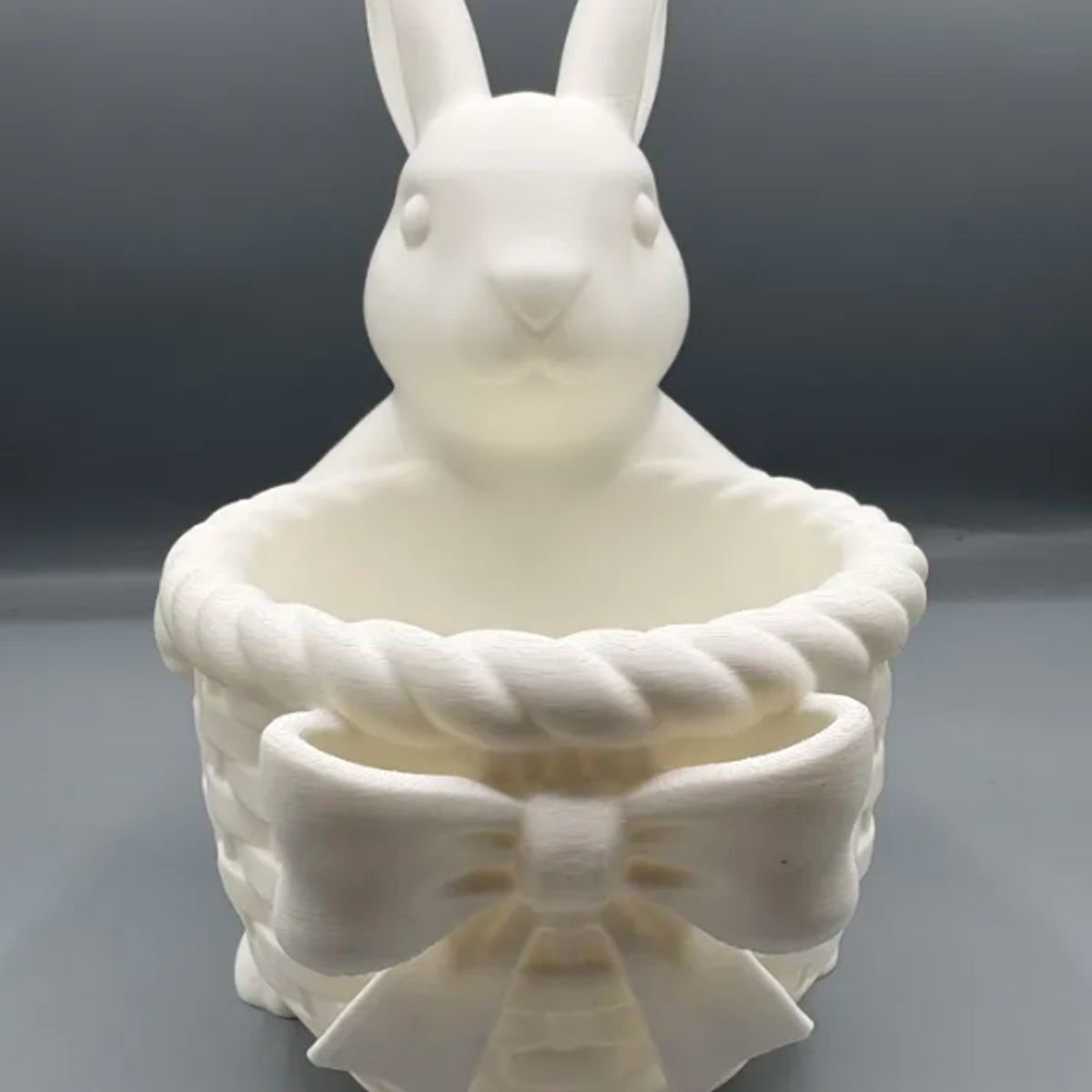 GENERICO - Figura decorativa  conejito de pascua con cesta con lazo