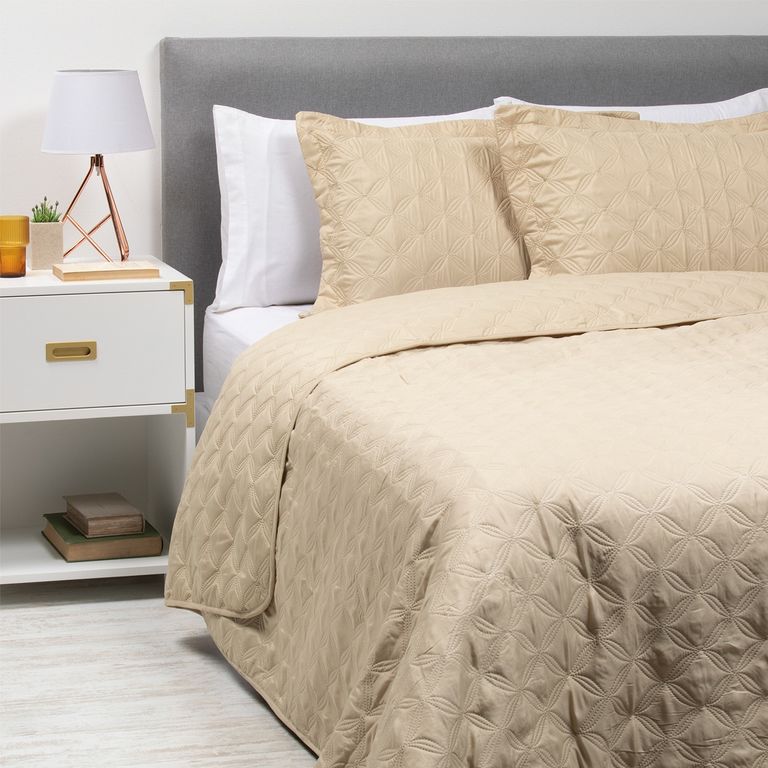 Cubrecama Liso Con Fundas de Cojin