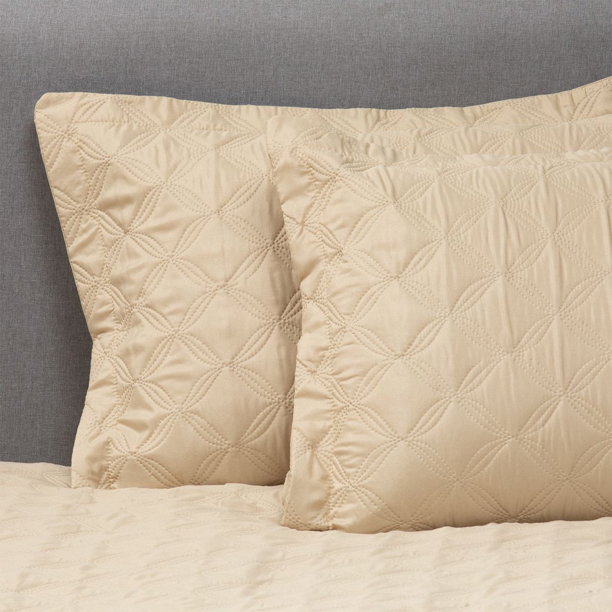 ZAHR - Cubrecama Liso King Beige Zahr