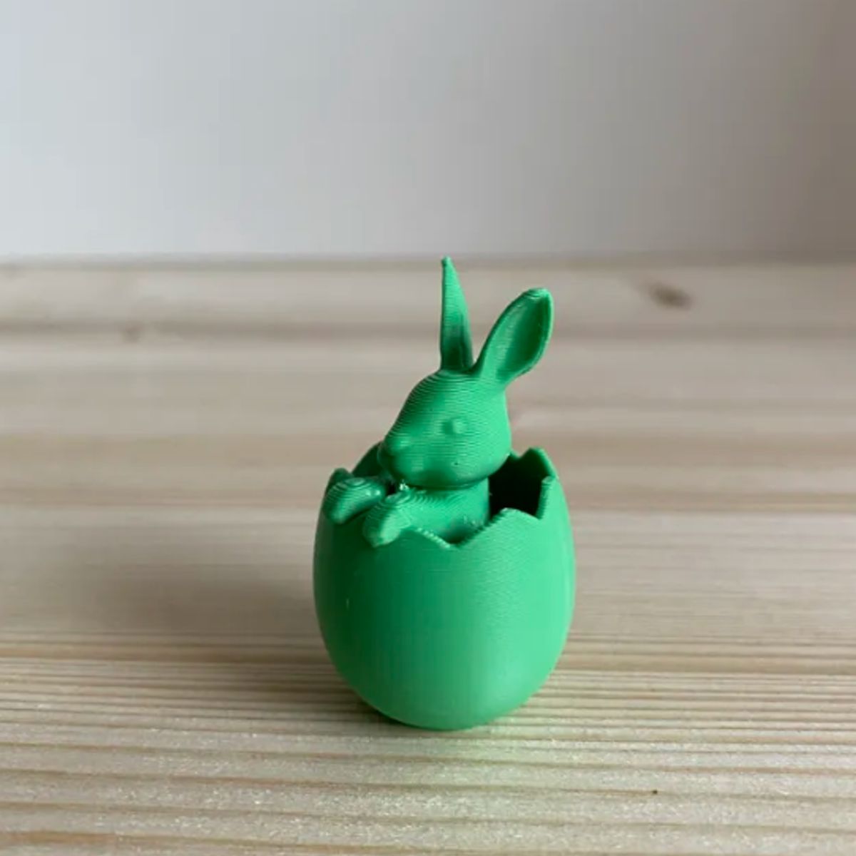 GENERICO - Mini Figura decorativa - Conejito en cáscara de huevo