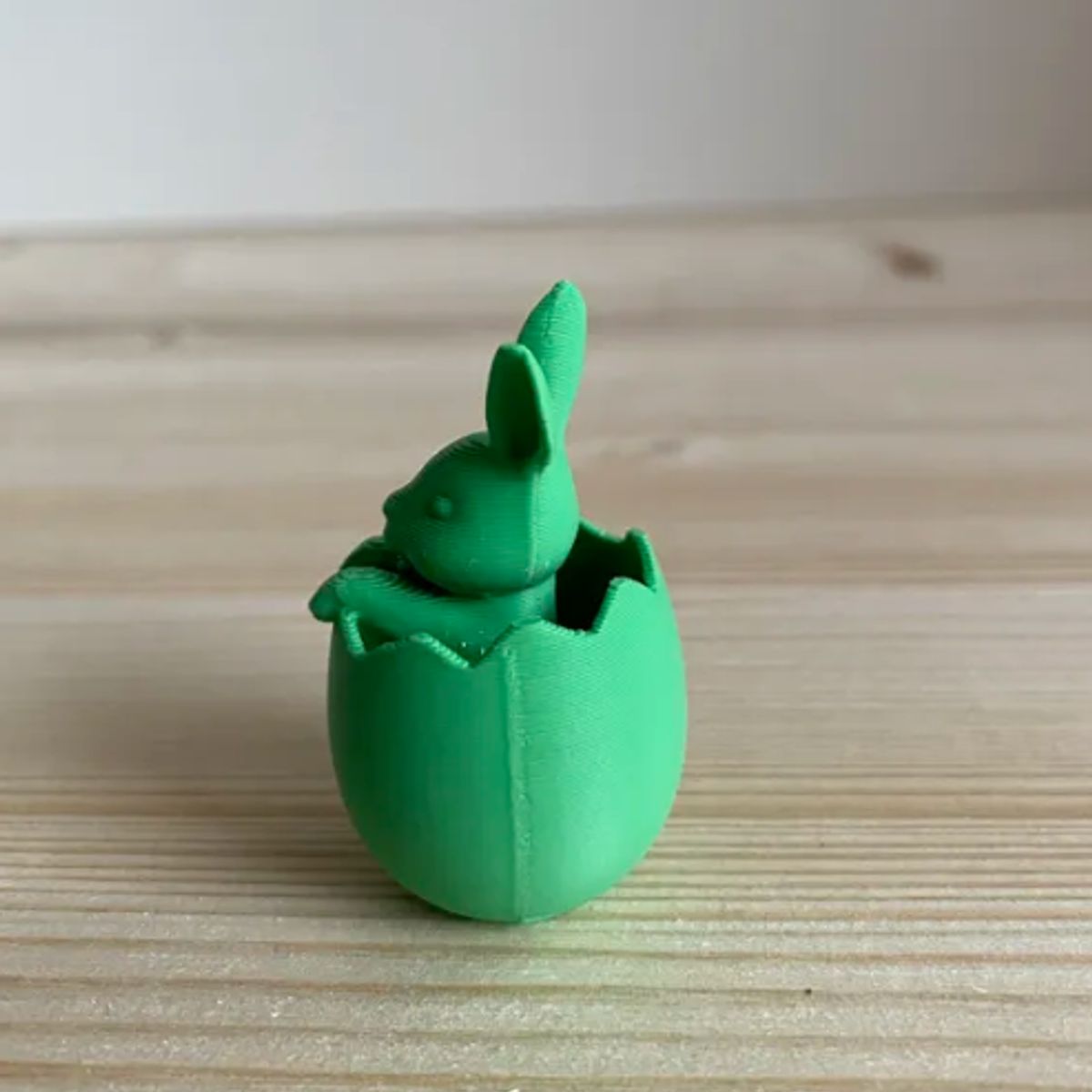 GENERICO - Mini Figura decorativa - Conejito en cáscara de huevo