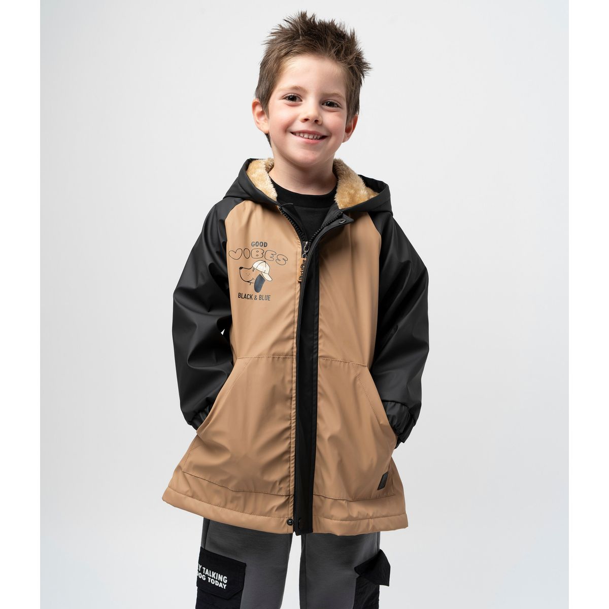 BLACK AND BLUE - Chaqueta niño engomada negro Black and blue