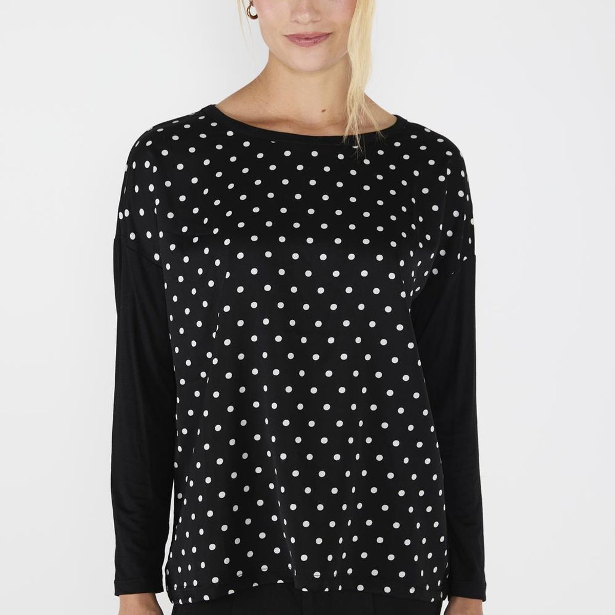 ECLIPSE - Polera Maca Negro