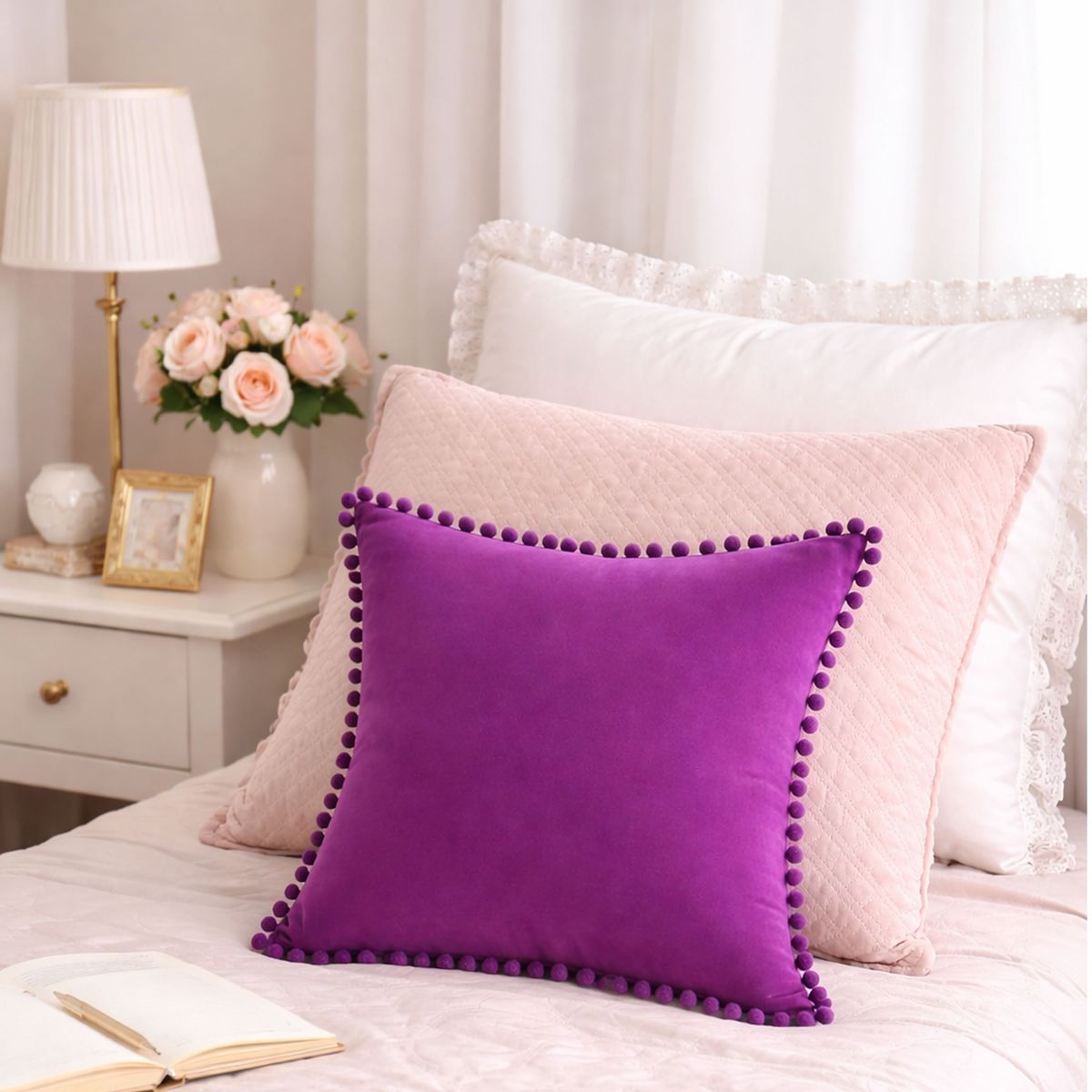 DECORACION CREATIVA - 1 Funda Terciopelo pompones - Morado
