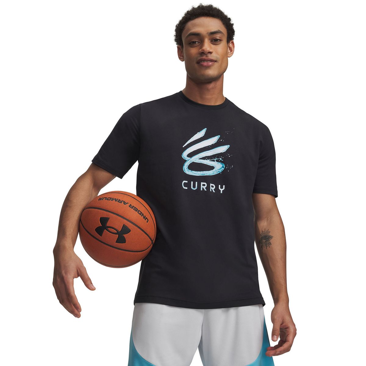 UNDER ARMOUR - Polera M/C Hombre Curry Splash Wordmark Polera Negro UNDER ARMOUR