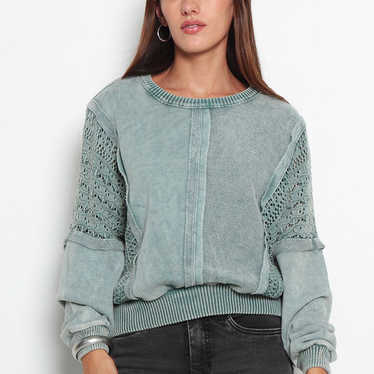 WADOS - SWEATER MANGA LARGA SOLIDO CON APLICACION