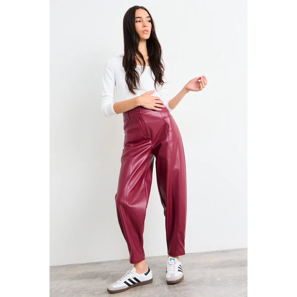 IO - Pantalon Liso Mujer Burdeos Io