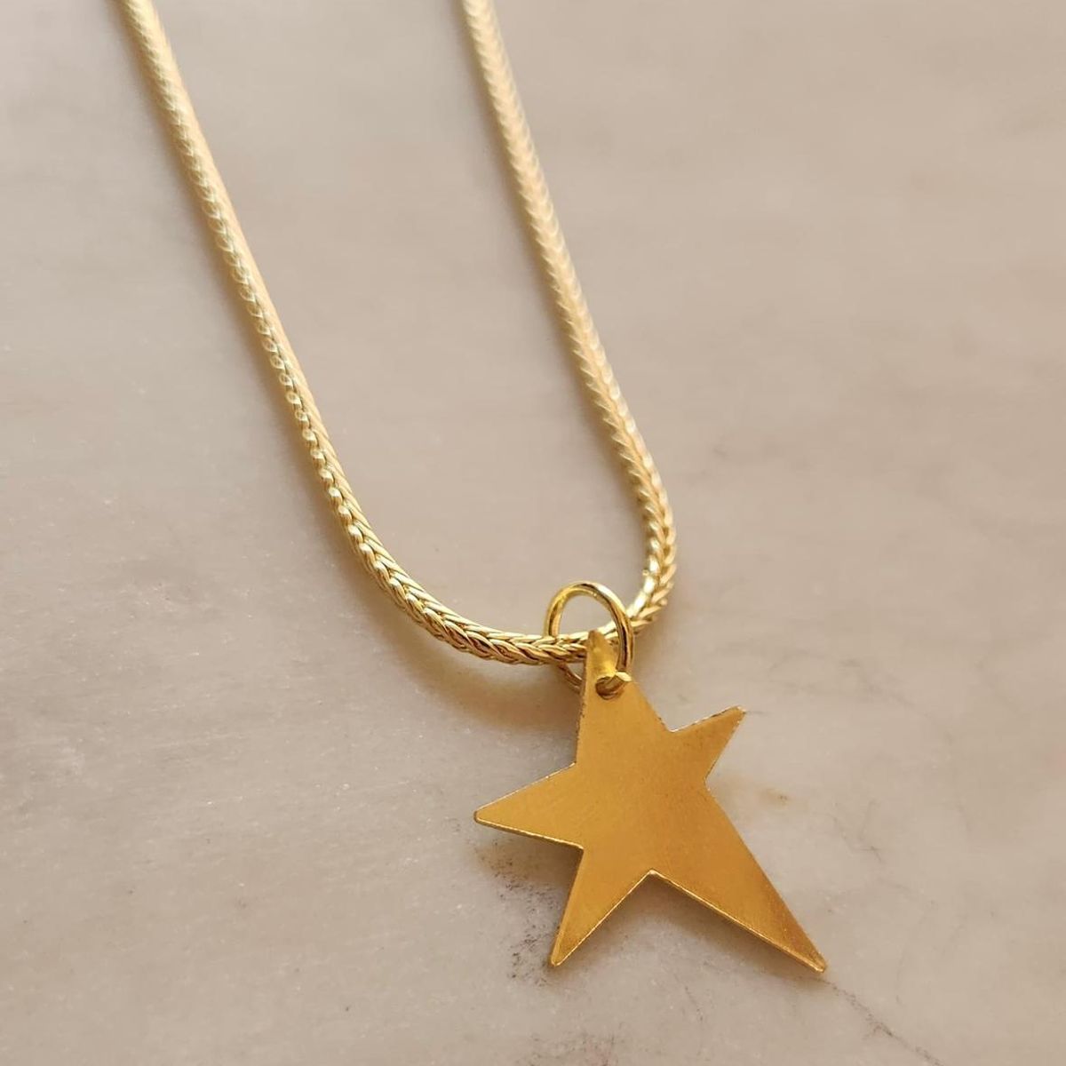 JOYAS VALDES GARCIA - Collar con estrella irreigular baño oro