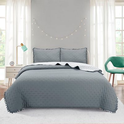 Imagen 2 del producto Cubrecama Bordado con Pompones 2 plazas