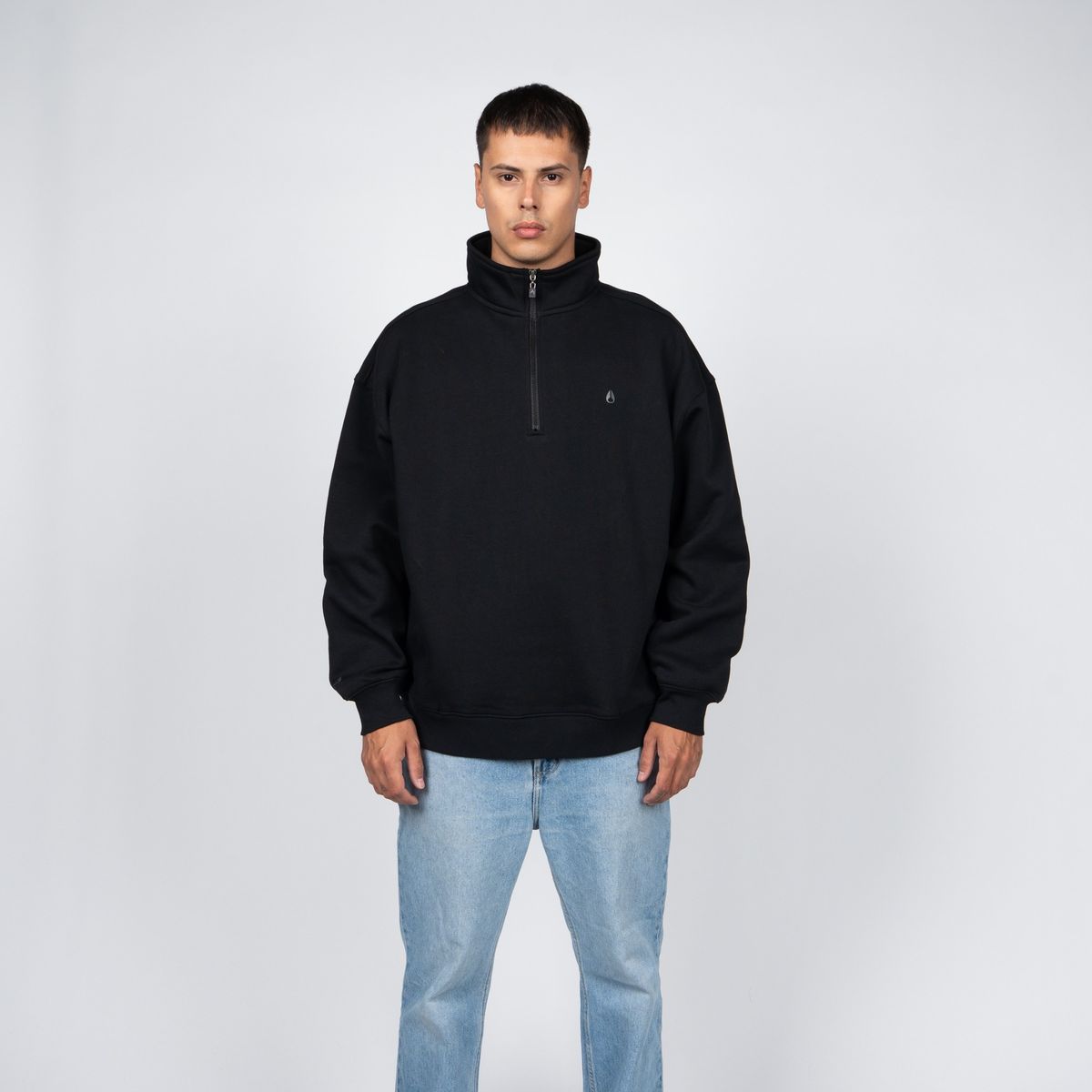 NIXON - Polerón Half Zipper Nixon Men Tiny Logo Black