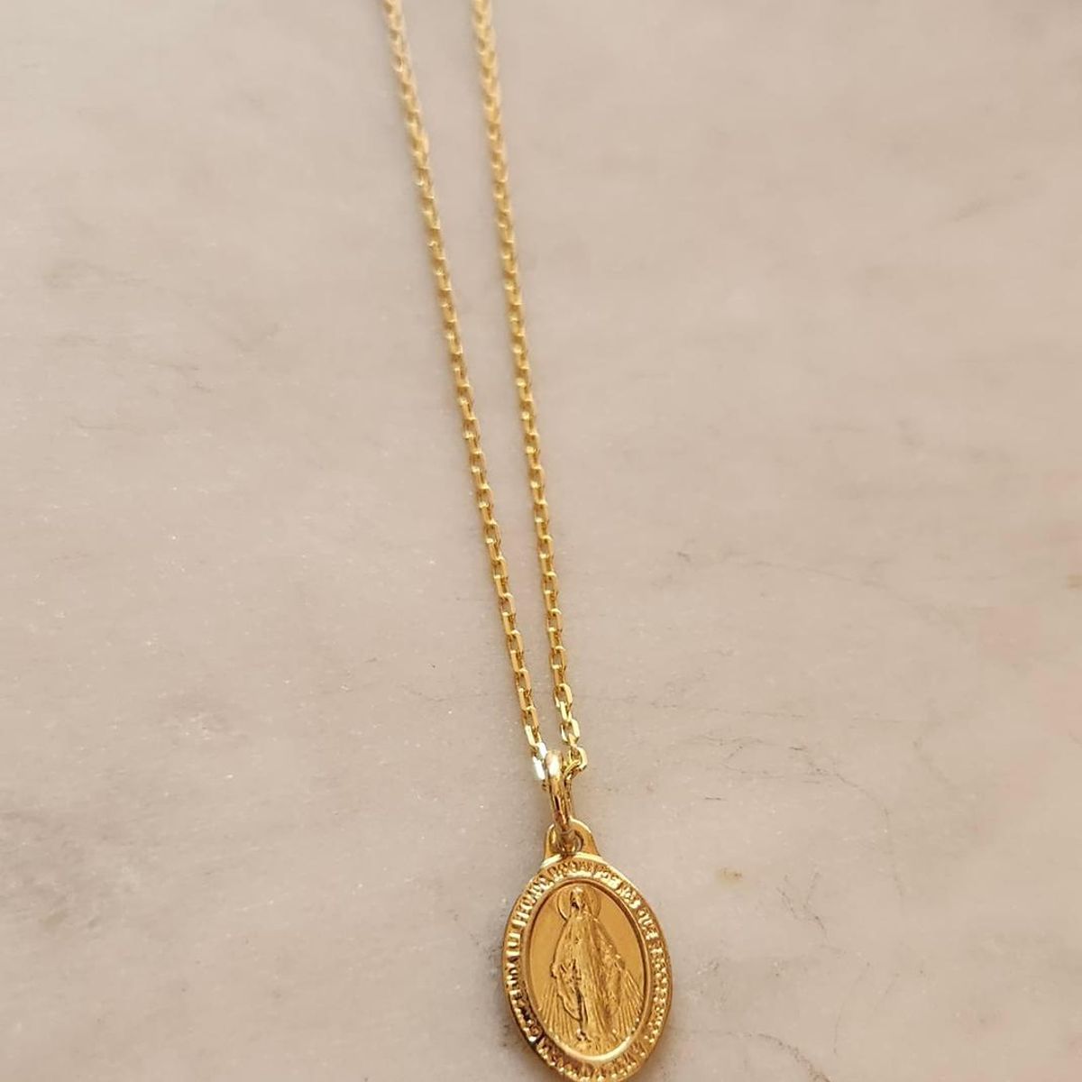 JOYAS VALDES GARCIA - Collar con Virgen de los Rayos baño oro