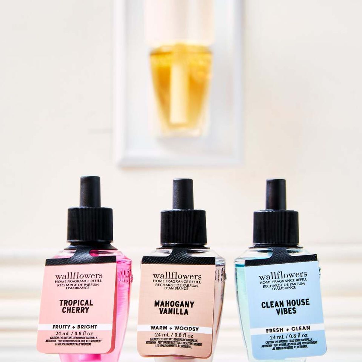 BATH & BODY WORKS - Wallflower Bath and Body Works Mahogany Vanilla