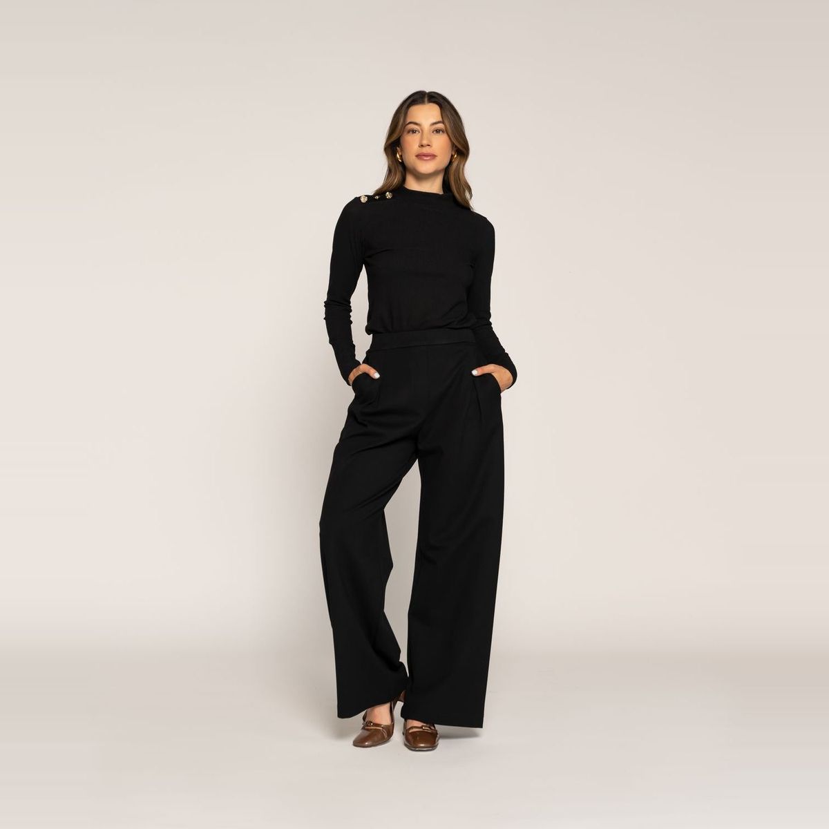 LUDOVICA - Polera Sandra Negro Ajustada Cuello Alto Manga Larga Ludovica