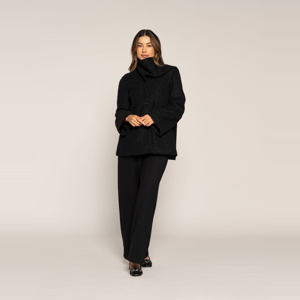 LUDOVICA - Chaqueta Negro Afelpada Cuello Amplio Envolvente Texturada Ludovica