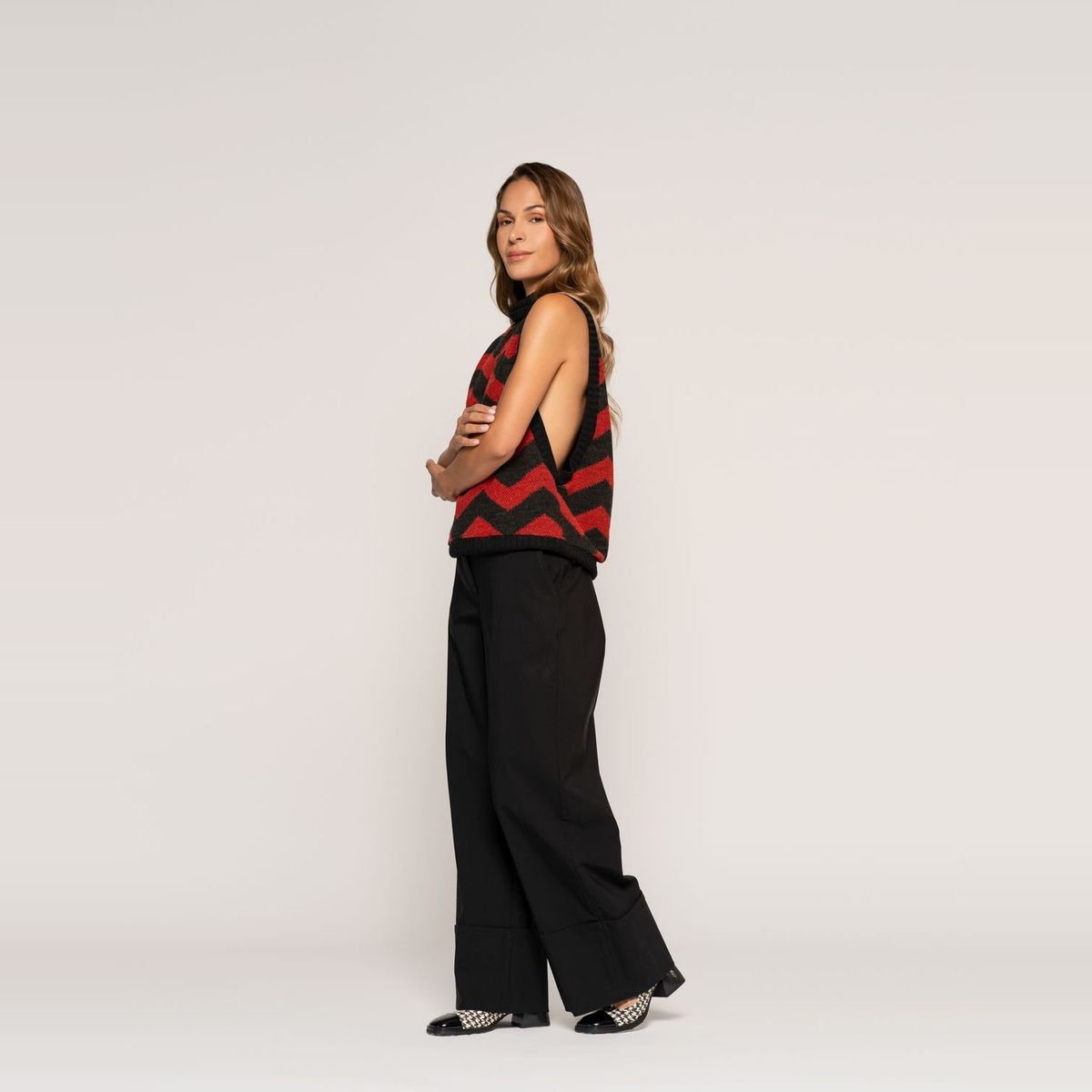 LUDOVICA - Sweater Lucía Negro y Rojo Zigzag Relaxed Fit Sin Mangas Ludovica