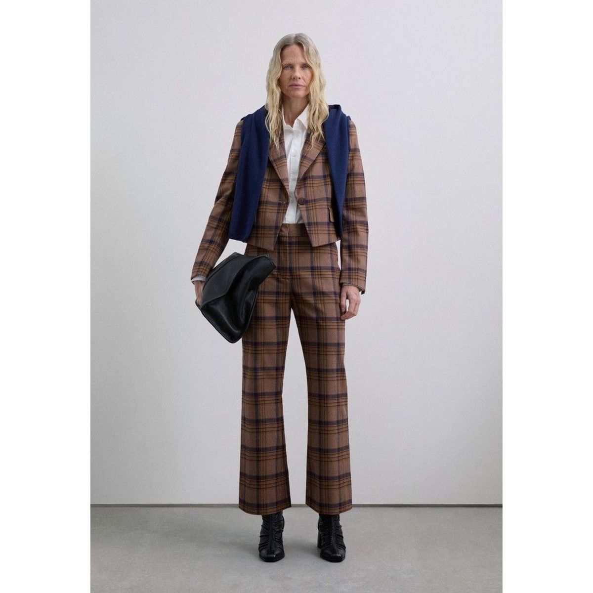 SCALPERS - Pantalón Ankle Flare Cuadros
