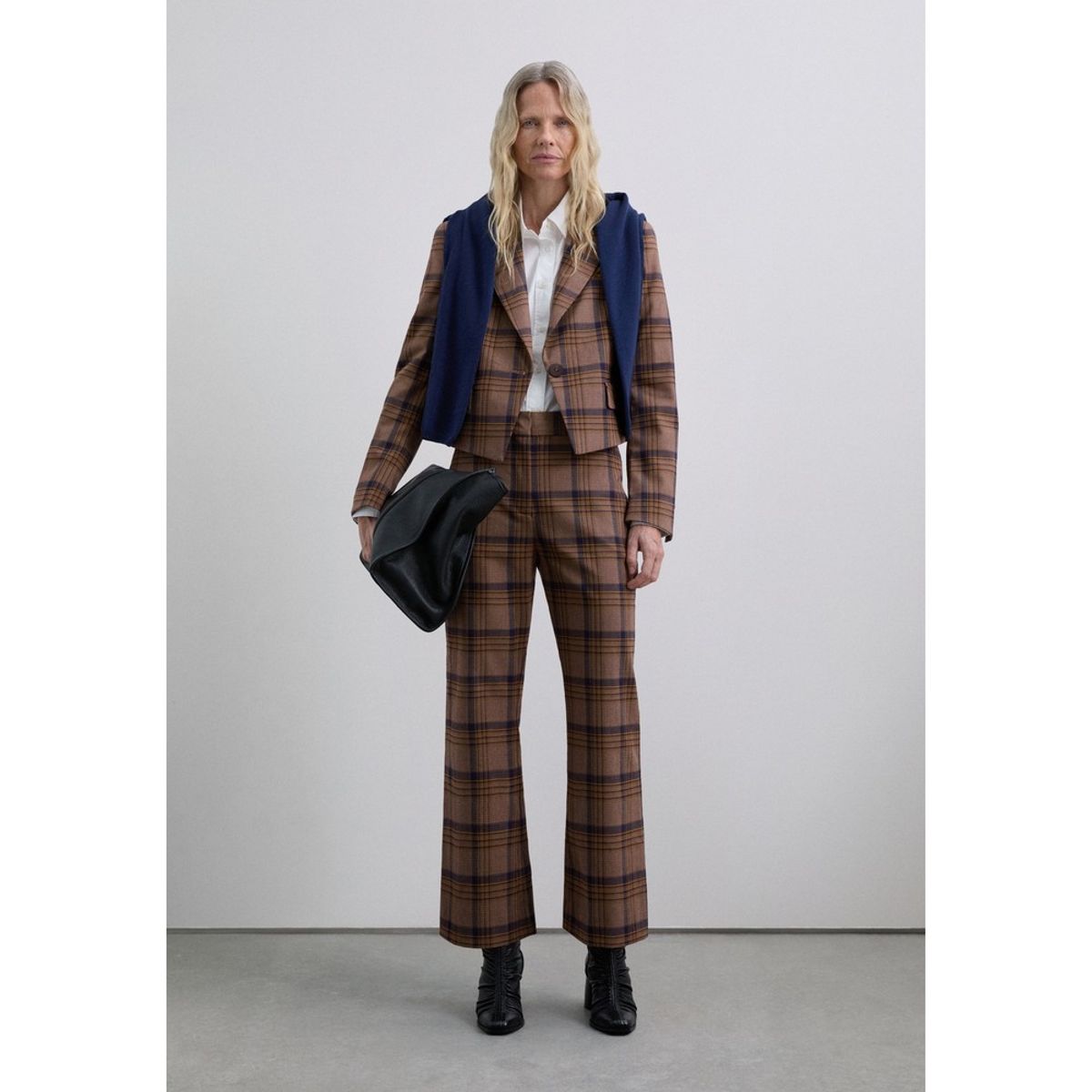 SCALPERS - Pantalón Ankle Flare Cuadros