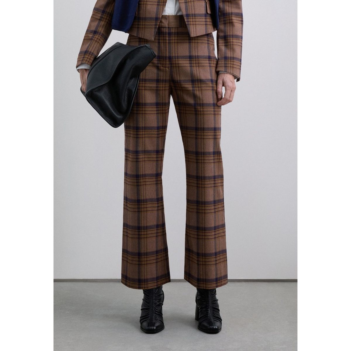 SCALPERS - Pantalón Ankle Flare Cuadros