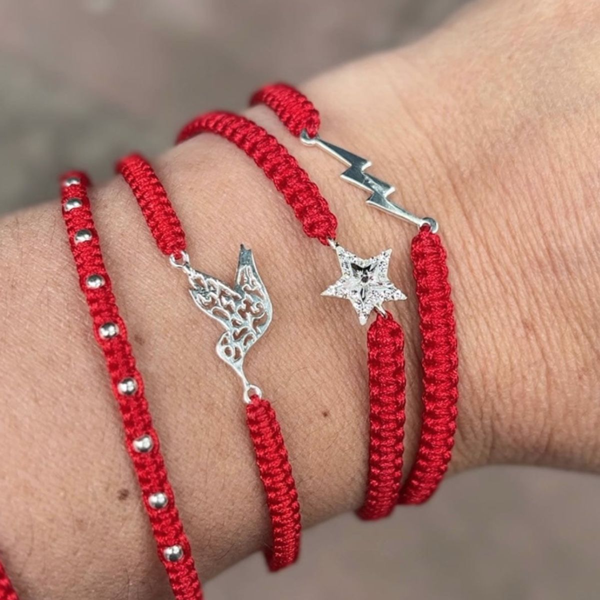 GOIA - Pulsera amuleto relámpago roja