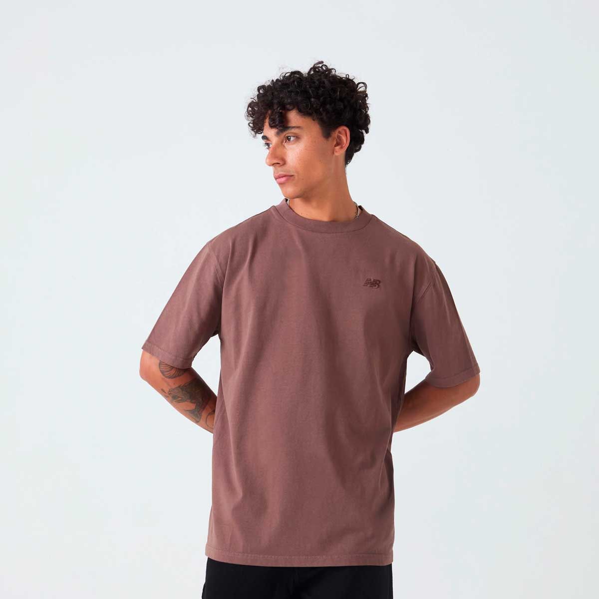 NEW BALANCE - Polera Lifestyle Hombre New Balance Athletics Cotton Café
