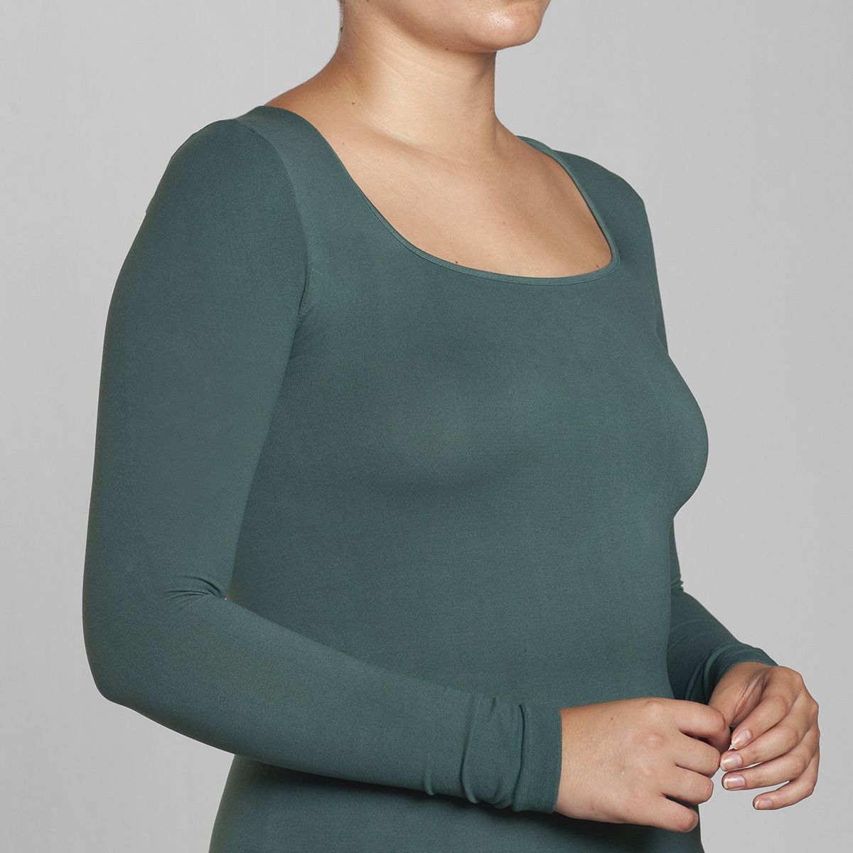 MONARCH - Polera Manga Larga Escote Cuadrado Monarch