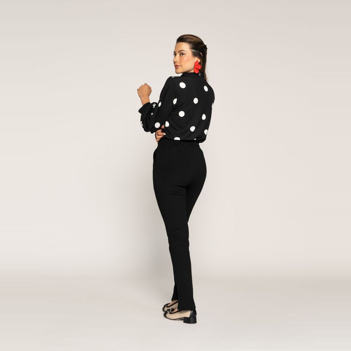 LUDOVICA - Polera Marcela Negro Regular Cuello Alto Manga Larga Ludovica