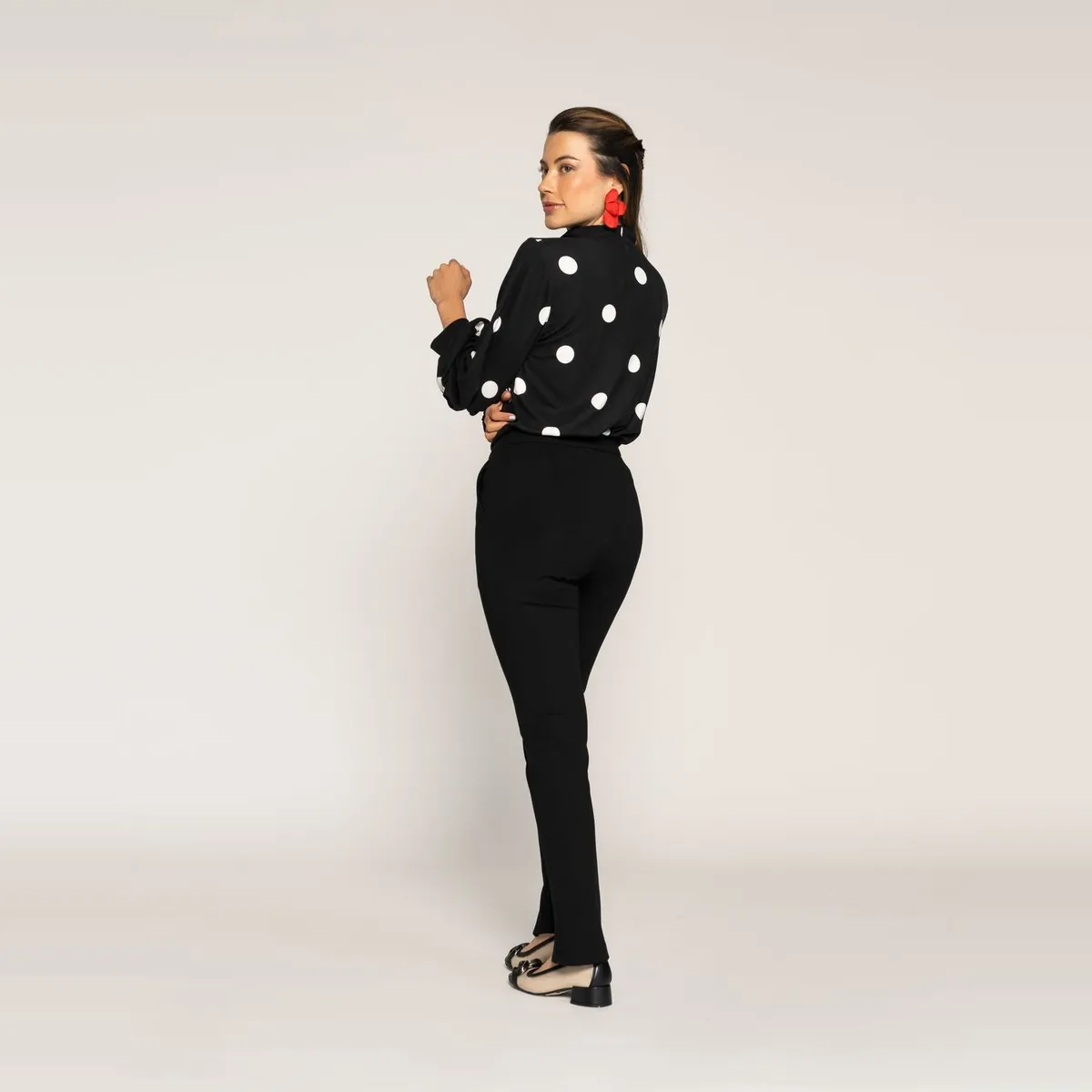 LUDOVICA - Polera Marcela Negro Regular Cuello Alto Manga Larga Ludovica
