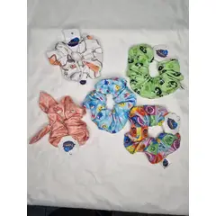 EL ESPACIO DE TOMMY - Set 5 scrunchies para niñas y mujeres diseños varios 5
