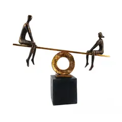 GENERICO - PAREJA EN EQUILIBRIO DE RESINA