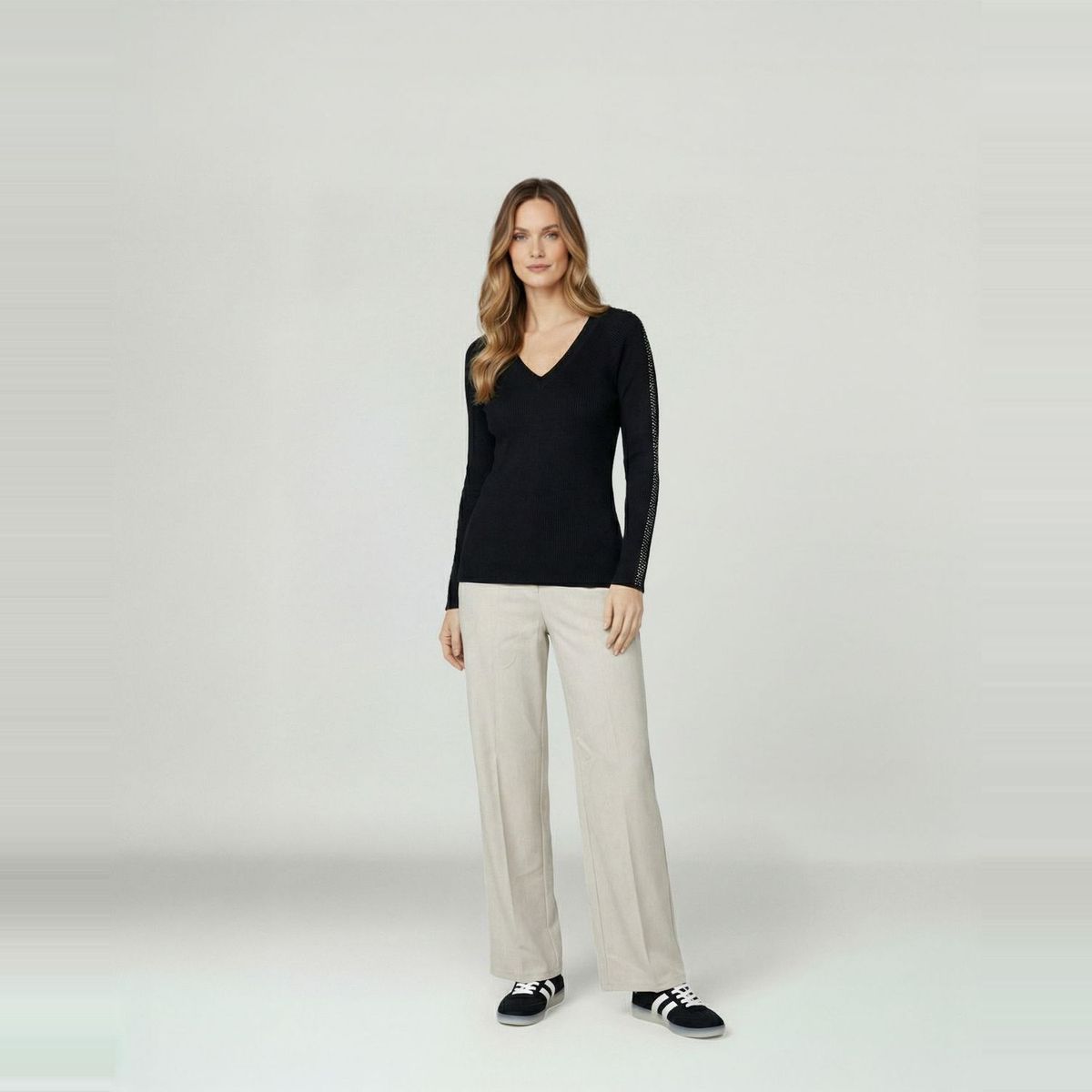 LINEATRE - Sweater Mujer Ornella Relaxed Cuello En V Manga Caída Negro Lineatre