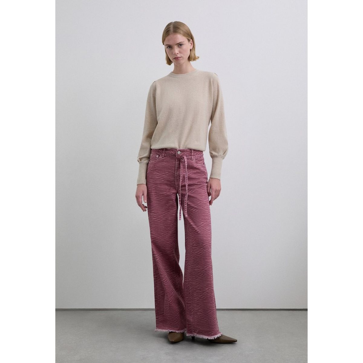 SCALPERS - Pantalón Lazo Animal Print