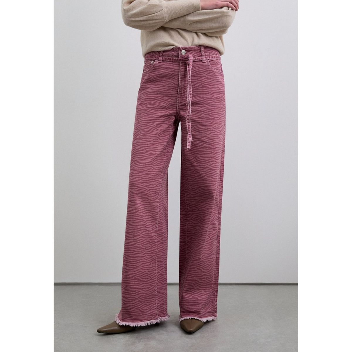 SCALPERS - Pantalón Lazo Animal Print