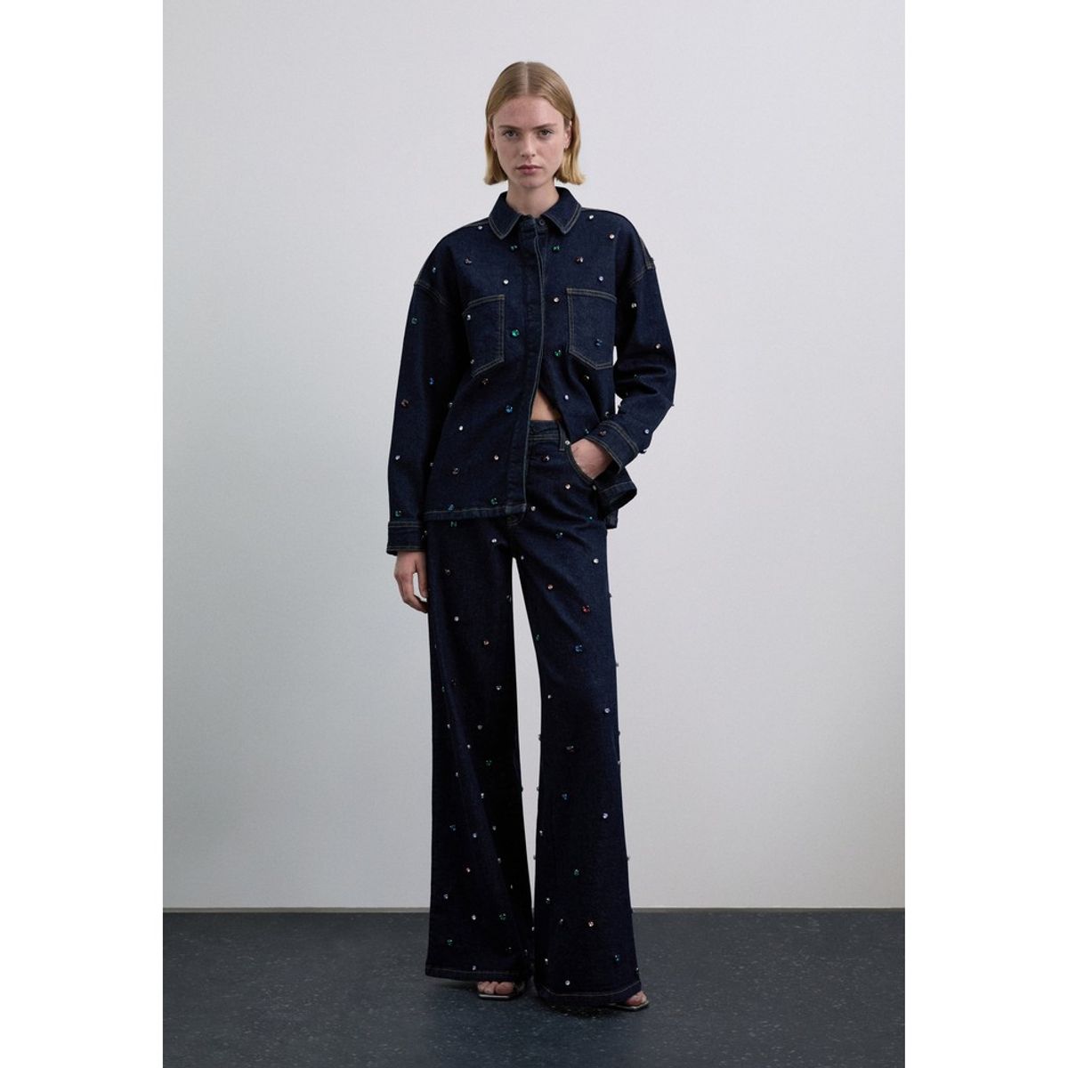 SCALPERS - Pantalón Denim Con Abalorios