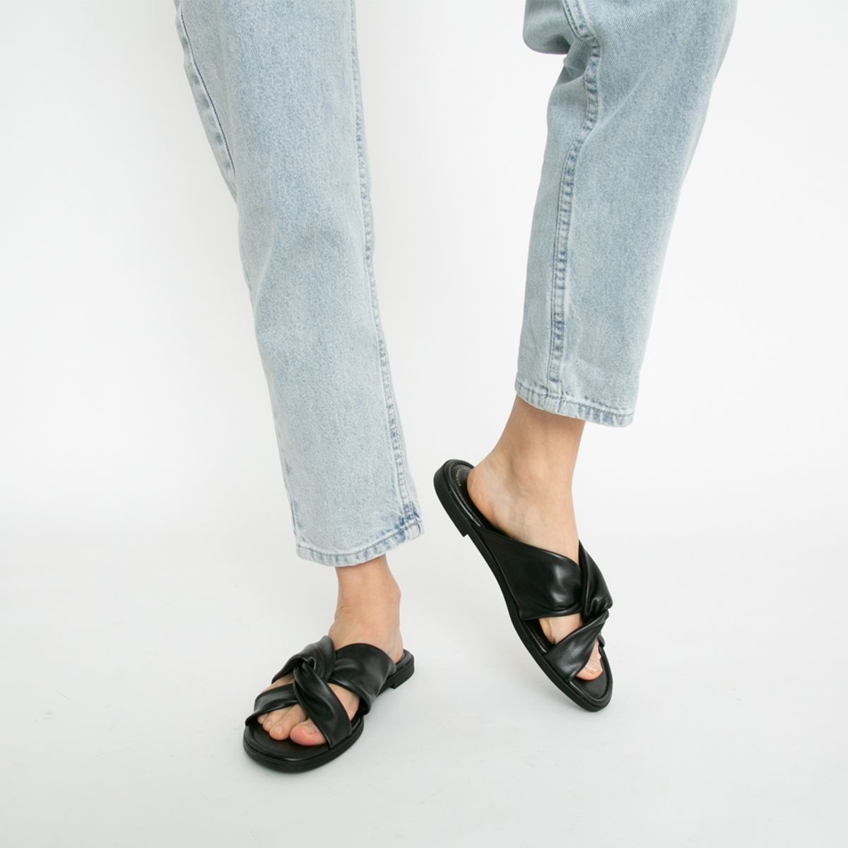 CLARKS - Sandalia Mujer Negra