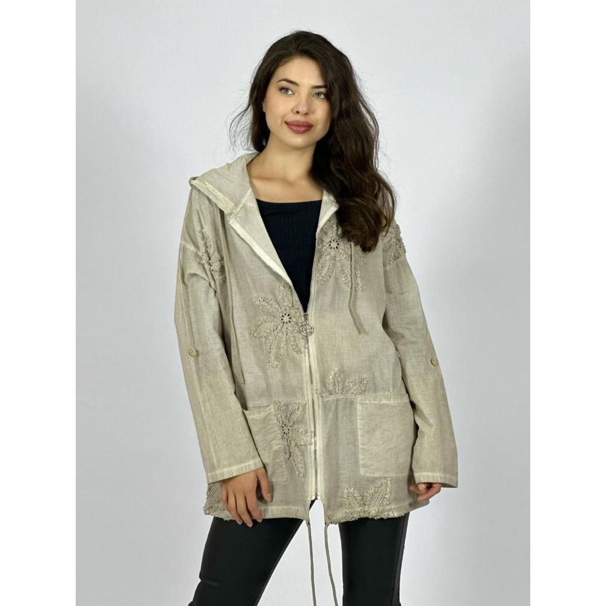 ENIGMATICA BOUTIQUE - Polerón Con Capucha y Cierre Flores Bordadas