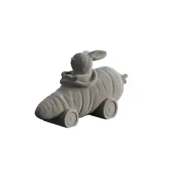GENERICO - Figura de conejo lindo en carro de zanahoria
