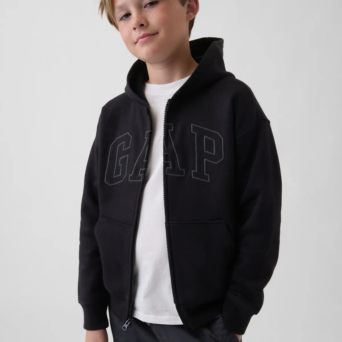 GAP - Polerón Niño Con Cierre Negro Gap