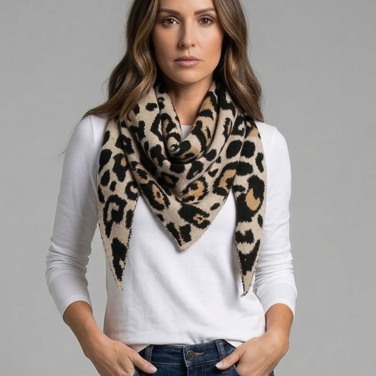 ANONIMASTORE - Bufanda Triangular Animal Print