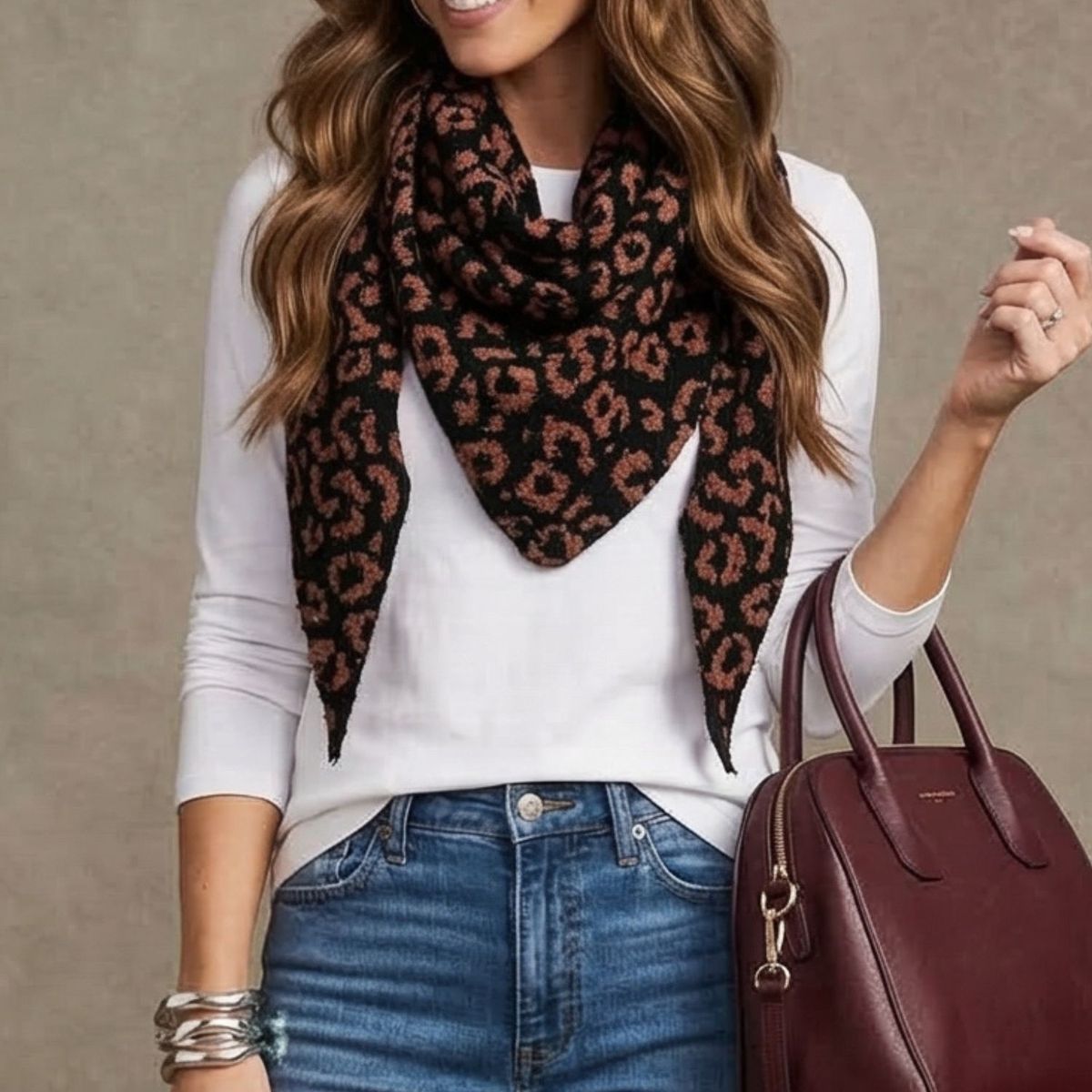 ANONIMASTORE - Bufanda Triangular Animal Print