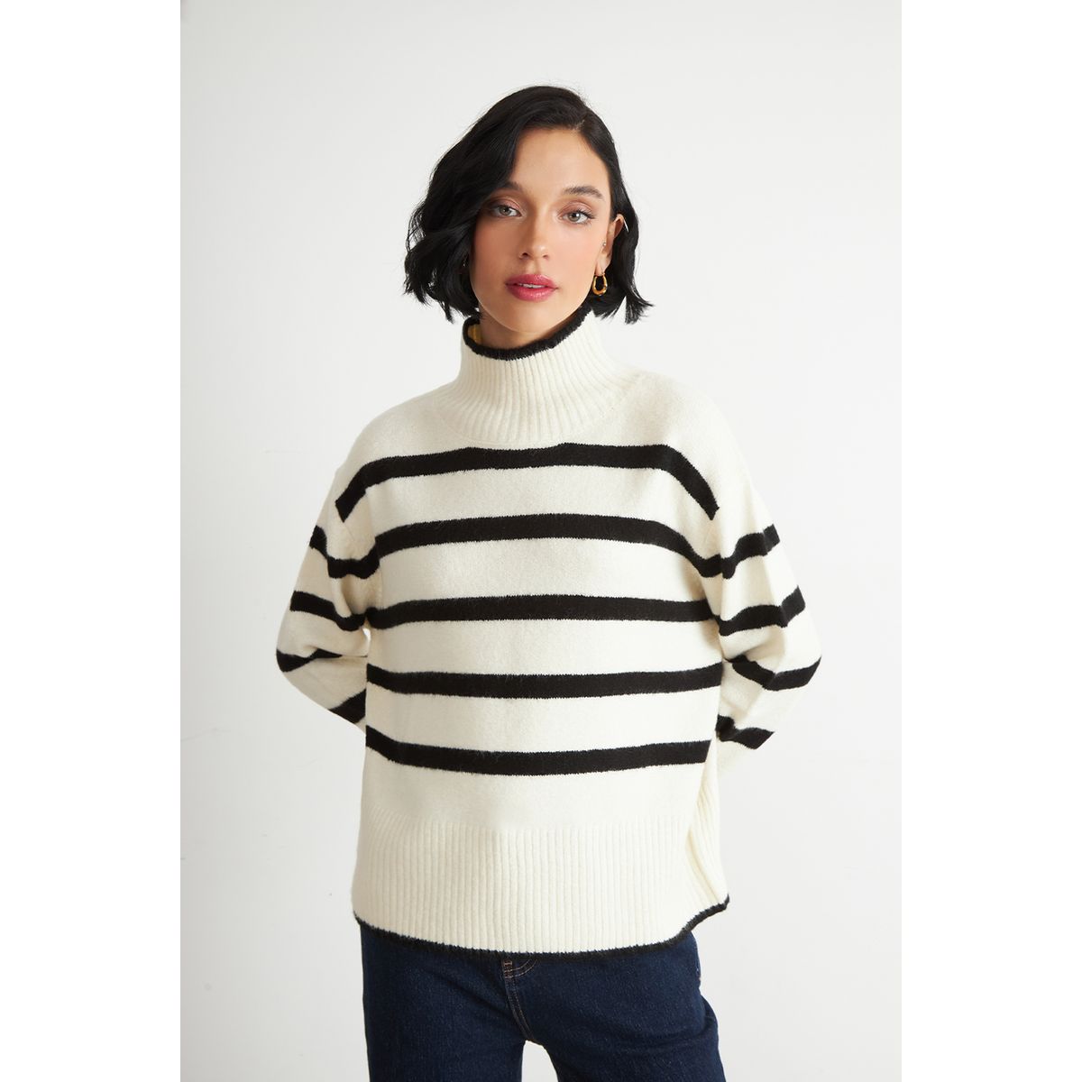 NICOPOLY - Sweater Cuello Alto Rayas Horizontales Blanco Nicopoly