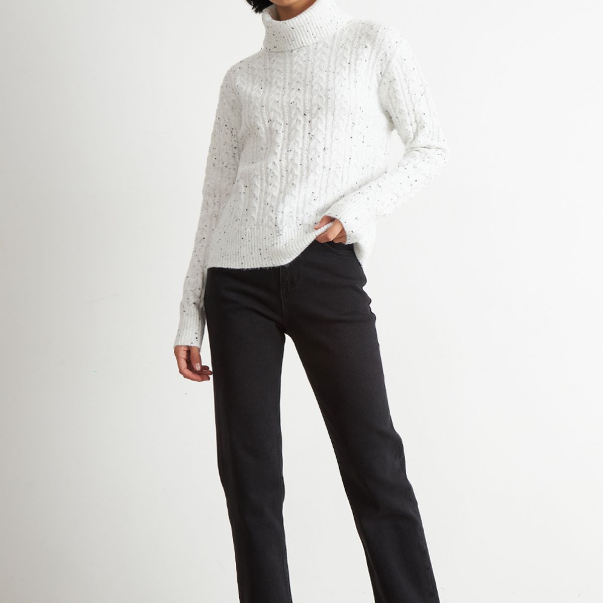 NICOPOLY - Sweater Trenzado Cuello Alto Blanco Nicopoly