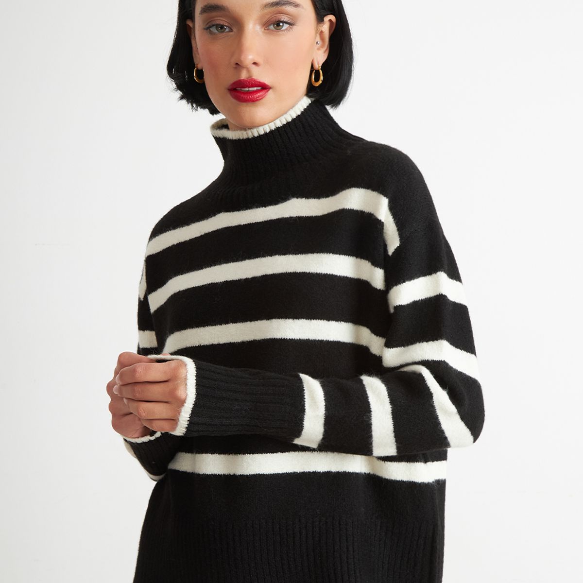 NICOPOLY - Sweater Cuello Alto Rayas Horizontales Negro Nicopoly