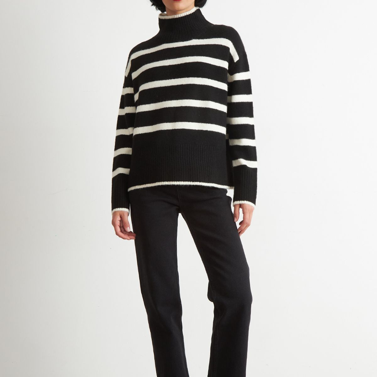 NICOPOLY - Sweater Cuello Alto Rayas Horizontales Negro Nicopoly