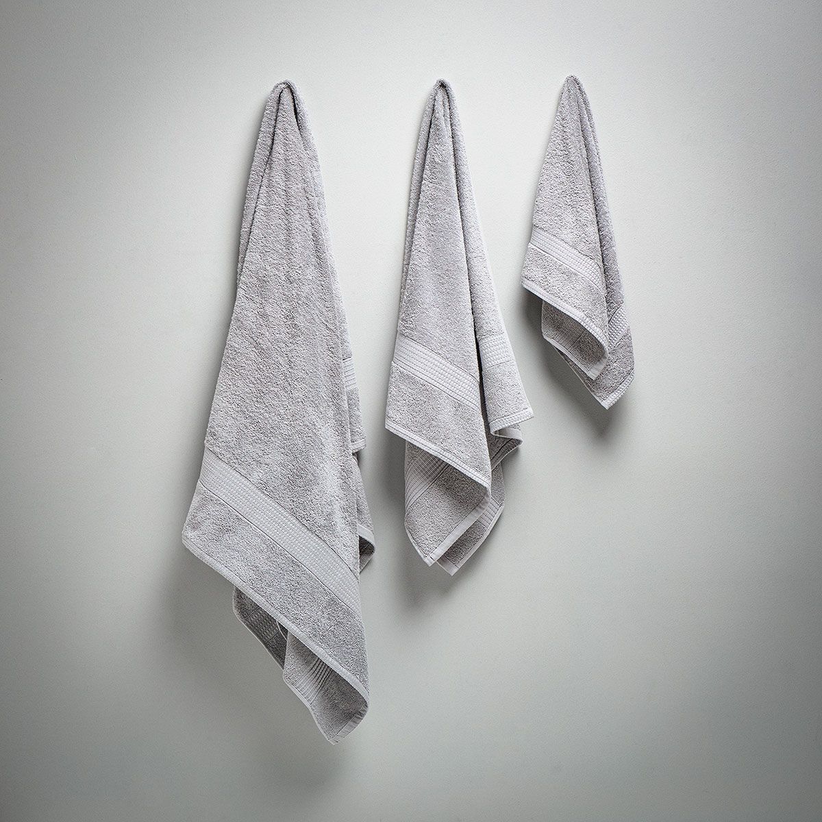 ROSEN - Toalla de Baño Lisa Basic 500 Gramos Perla