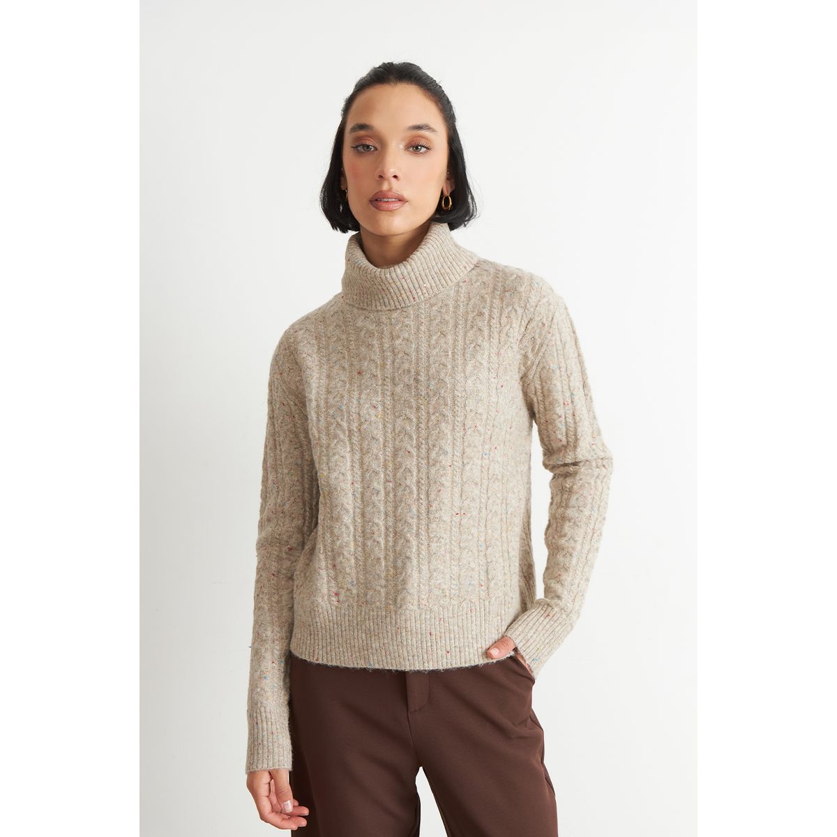 NICOPOLY - Sweater Trenzado Cuello Alto Camel Nicopoly