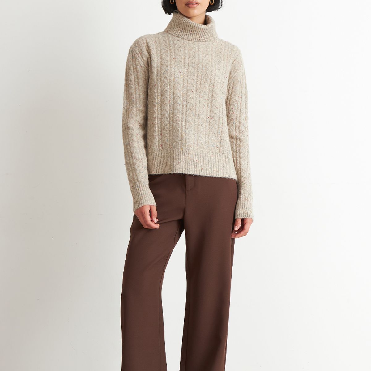 NICOPOLY - Sweater Trenzado Cuello Alto Camel Nicopoly