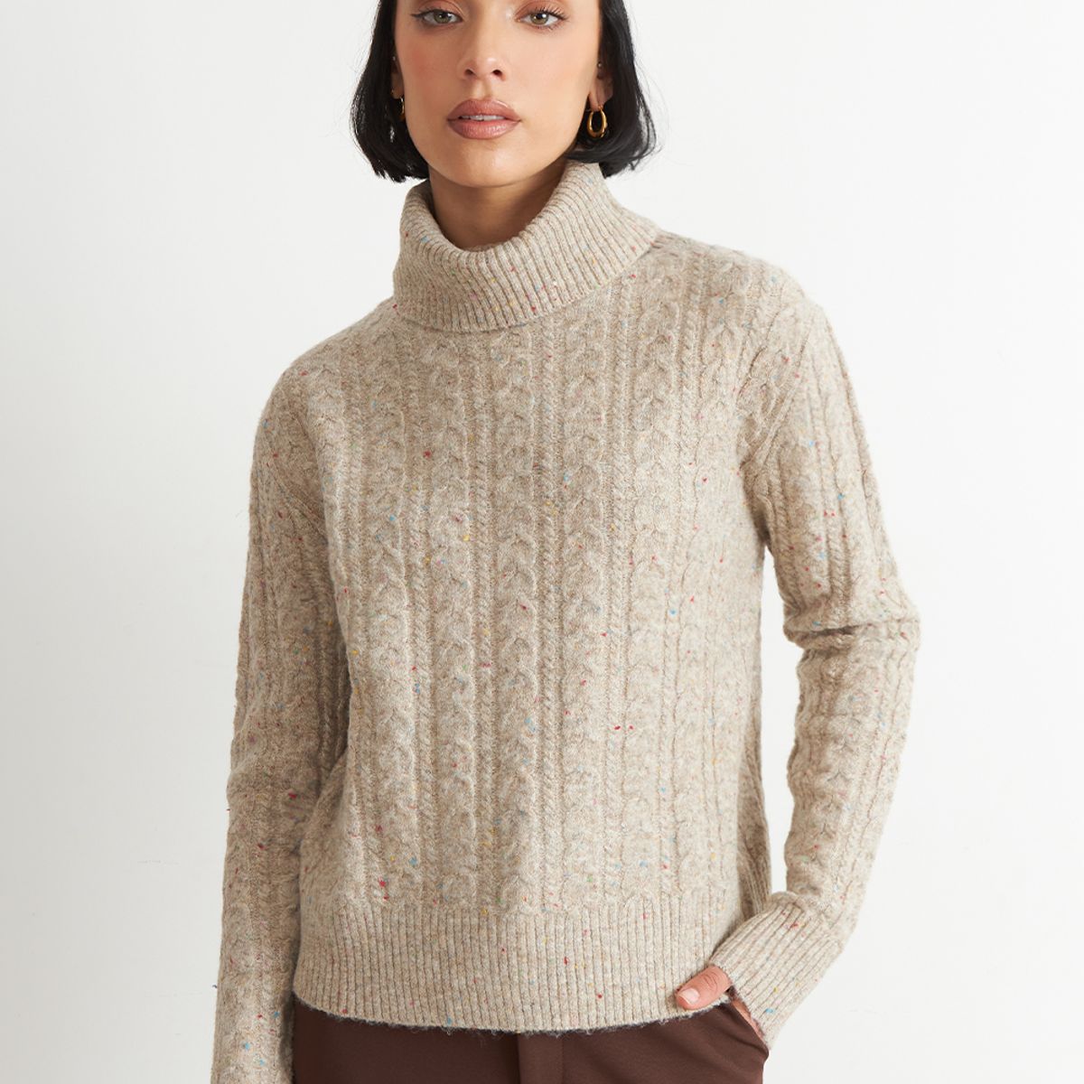NICOPOLY - Sweater Trenzado Cuello Alto Camel Nicopoly
